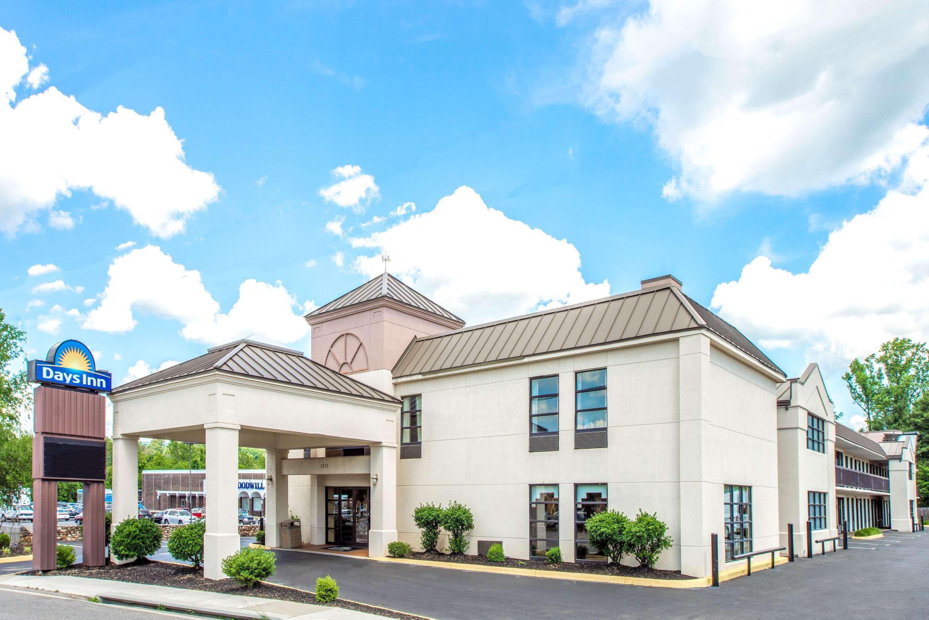 Days Inn By Wyndham Salem Extérieur photo