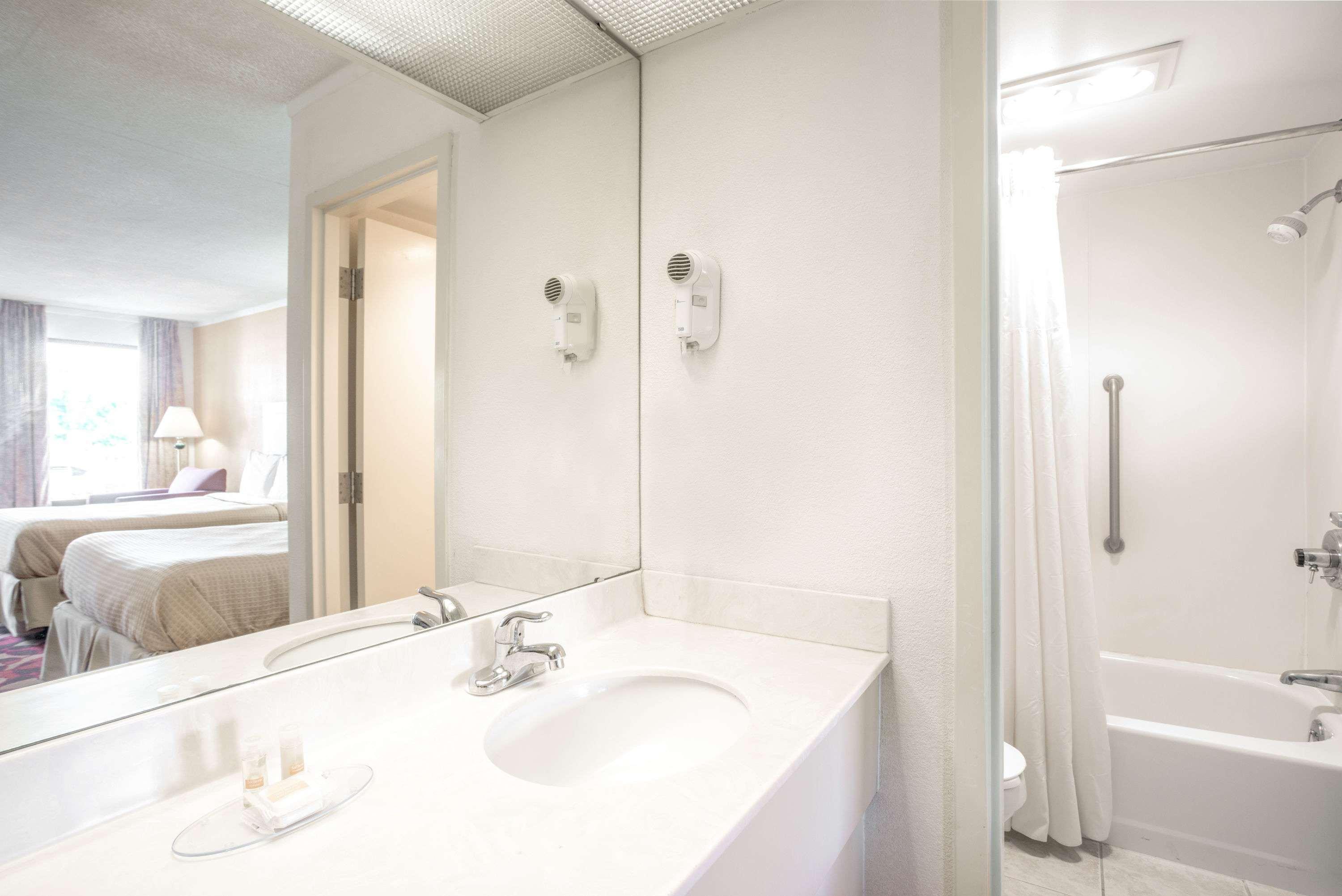 Days Inn By Wyndham Salem Extérieur photo