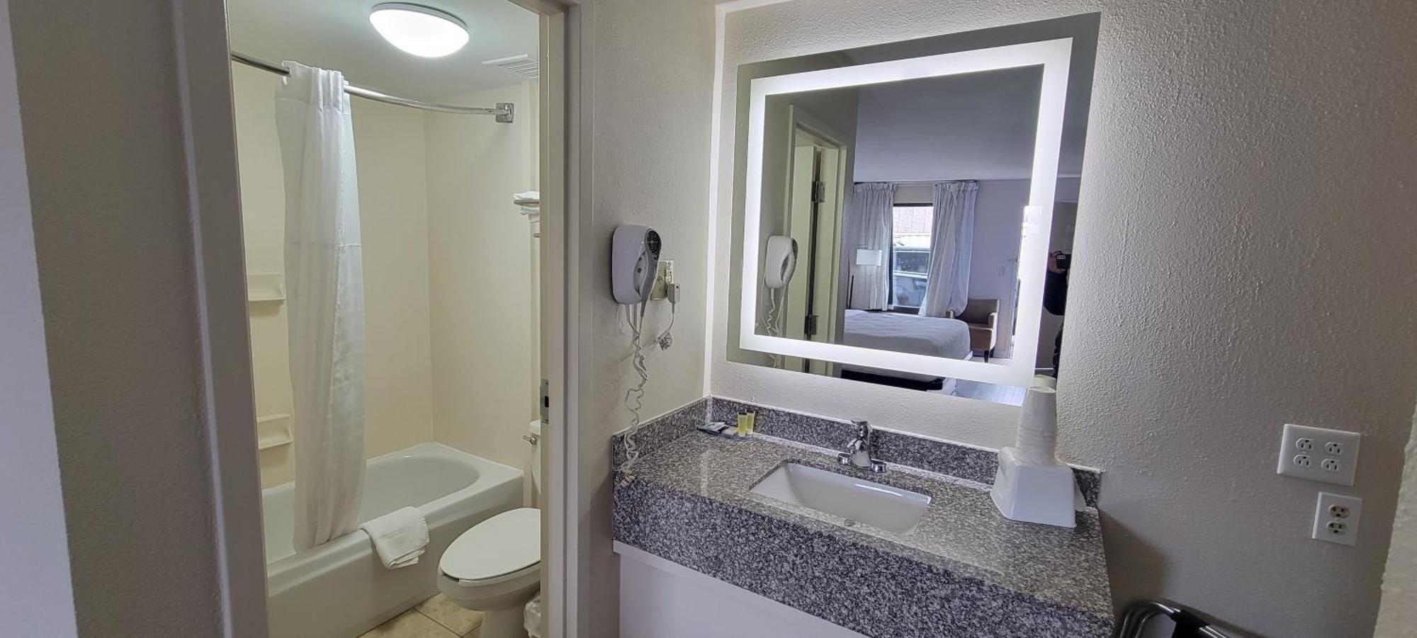 Days Inn By Wyndham Salem Extérieur photo
